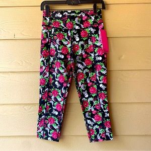NWT Betsy Johnson skull & roses leggings